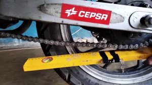 Как точно выставить заднее колесо на моиоцикле