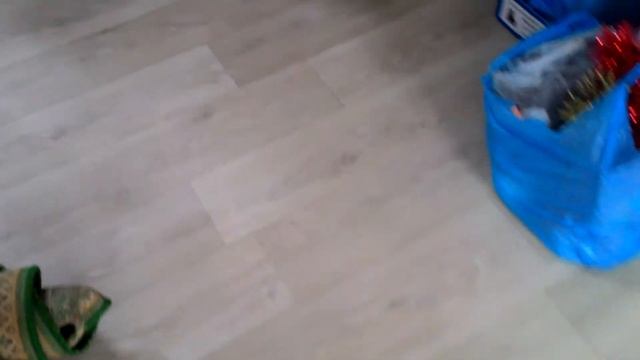 Дом. Линолеум на первом этаже настелен смотреть онлайн