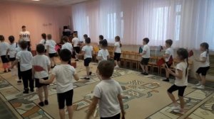 УПРАЖНЕНИЯ С ФЛАЖКАМИ