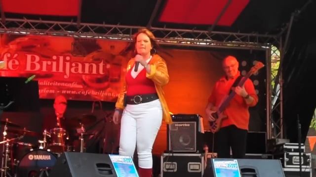 Nobody knows you when you down and out - Groovy Tunes @ koninginnedag 2012 смотреть онлайн