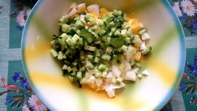 Салат из крабовых палочек и свежего огурца смотреть онлайн