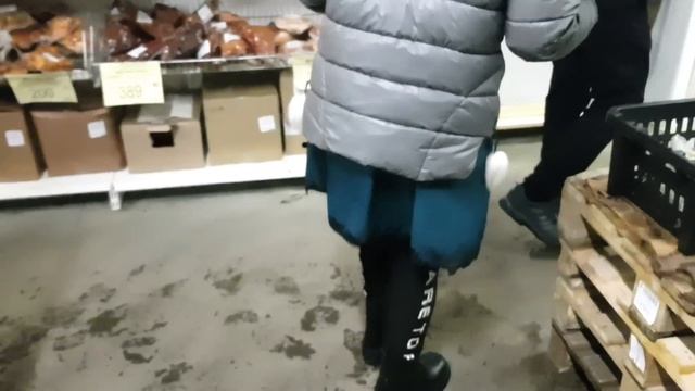 We went into the traffic light just to look, - We barely took our feet away. В СВЕТОФОРЕ... смотреть онлайн