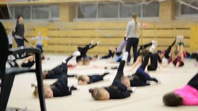 Художественная гимнастика. Тренировка 1 уровень. Упражнения для начинающих. смотреть онлайн