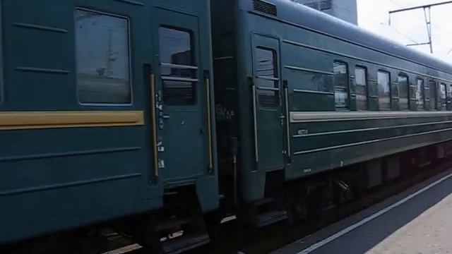 Электровоз ЧС4-160 с пассажирским поездом, ст. Пенза-I смотреть онлайн