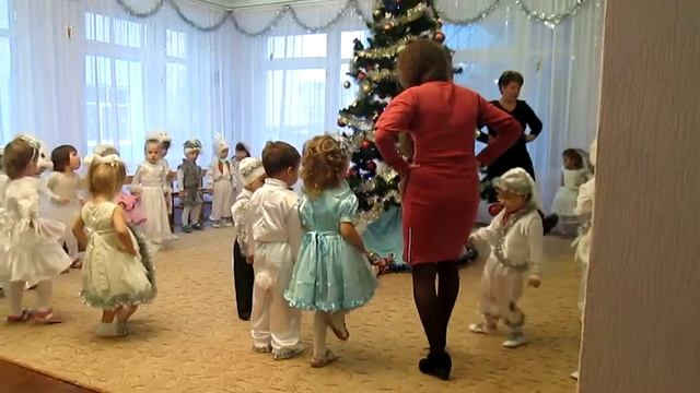 Утренник "НГ 2015" танец смотреть онлайн