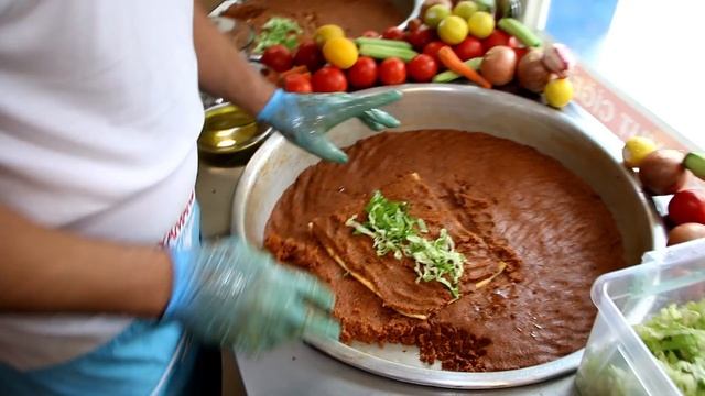 YOU HAVE NEVER SEEN A MEAL LIKE THIS BEFORE! - AMAZING STREET FOOD! смотреть онлайн