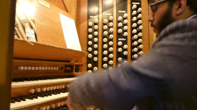 Bach - Toccata in D Minor at The Royal Albert Hall (08.10.17) смотреть онлайн