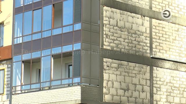 ЧЕРНЫЙ ДЫМ ОКУТАЛ СТРОЙПЛОЩАДКУ. НАКАНУНЕ ДНЕМ ПРОИЗОШЛО ВОЗГОРАНИЕ В 65 МИКРОРАЙОНЕ. смотреть онлайн