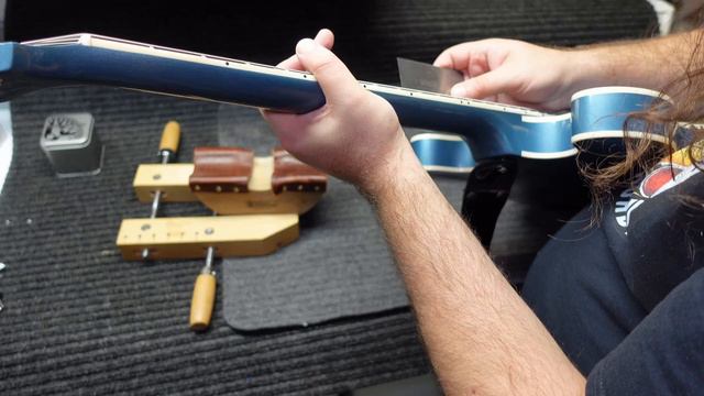 Gibson Repair for Arkells смотреть онлайн