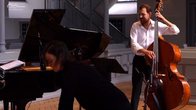 Rachmaninow: „Vocalise“ (Arrangement für Flöte, Klavier, Bass, Percussion und Tanz) смотреть онлайн