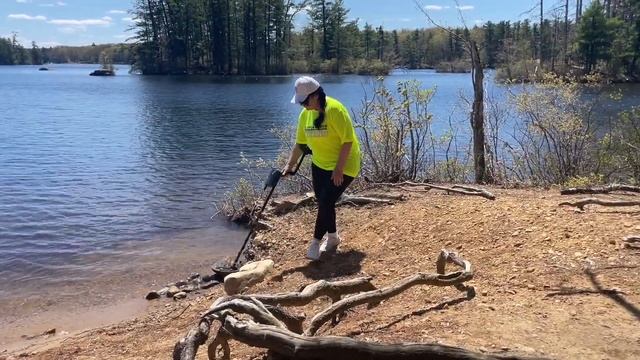 Нашла всё-таки монету ?