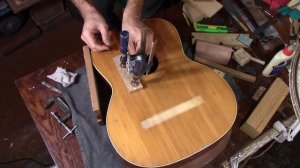 #11 Как сделать гитару из советской фабрички: клеим у розетки