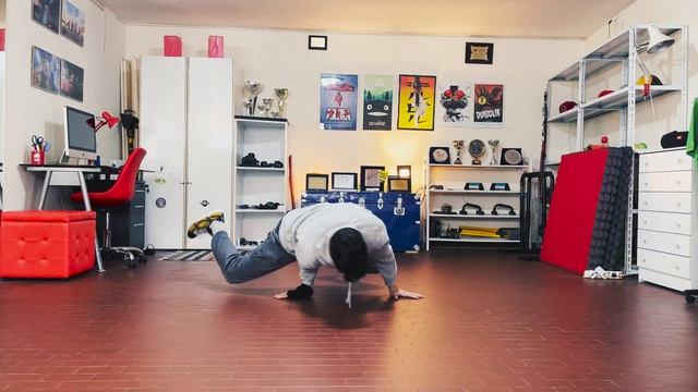 3 Easy BREAK DANCE POWERMOVES for Beginners смотреть онлайн