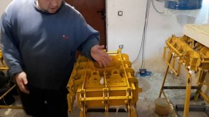 ПРОИЗВОДСТВО УЛЬЁВ ИЗ ППУ СВОИМИ РУКАМИ ЗАЛИВАЕМ КОРМУШКУ ДЛЯ 6 РАМОЧНИКА
