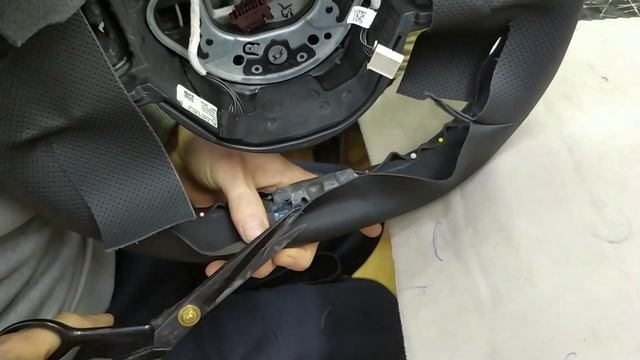 Перетяжка руля Mercedes AMG W205-C63 Coupe в экокожу(комбинация гладкой Наппы и псевдоперфорации) смотреть онлайн