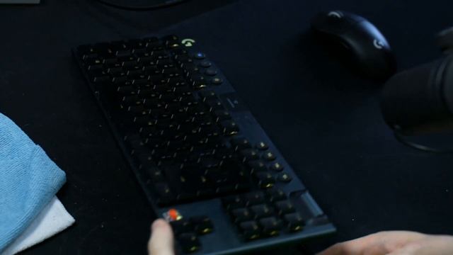Pro Players Keyboard Positioning in FPS Games (Starter's Guide) смотреть онлайн