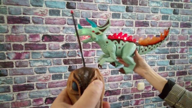 Интерактивный динозавр игрушка с пультом. смотреть онлайн