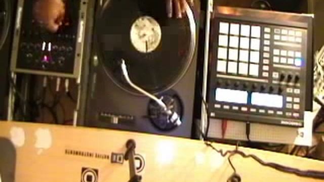DJ HERO DISS SESSION 2 1 Turntable and native Instruments maschine смотреть онлайн