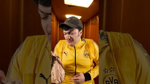 Доставщик застрял в лифте! смотреть онлайн