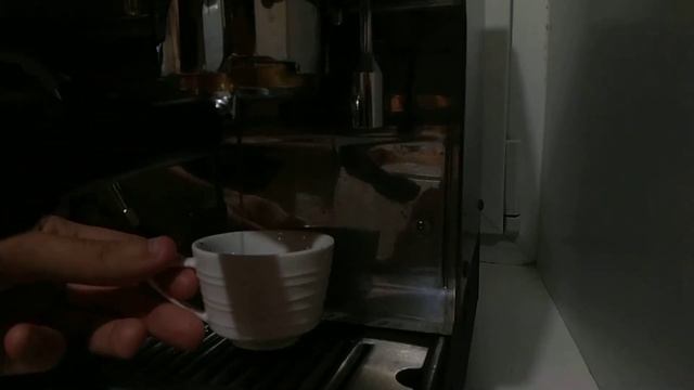 демонстрация работы кофемашины(помол не настроен) смотреть онлайн