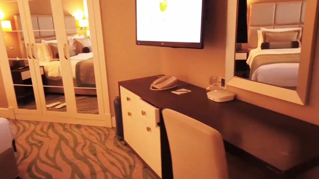 Rixos Bab Al Bahr, Dubai. King suite tour, food. - 4K смотреть онлайн