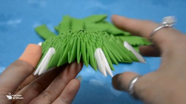 HOW TO MAKE 3D ORIGAMI CHRISTMAS TREE |PAPER CHRISTMAS TREE DECORATION TUTORIALS смотреть онлайн