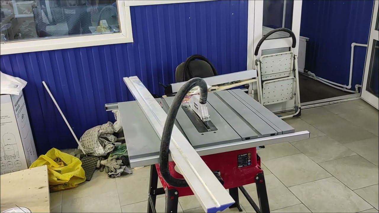 Смотрим правилом стол(станину) на зазоры и "геометрию" ЗУБР СРЦ-254с 1900 Вт. смотреть онлайн