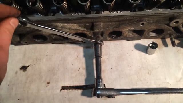 Removing cylinder head studs On A 2001-2005 Honda Civic D17 смотреть онлайн