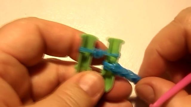 Плетение цифры 7 из резинок на рогатке смотреть онлайн