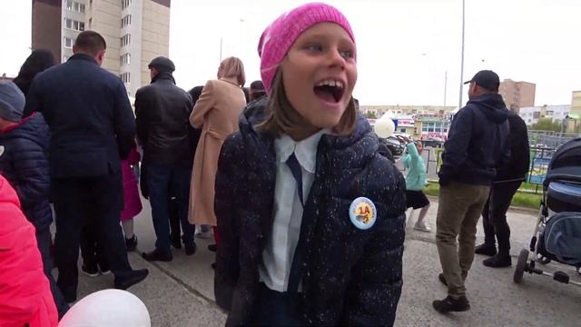 Первый раз в первый класс! Новый Уренгой. НУР. 8 школа NUR. Go to school Russia смотреть онлайн