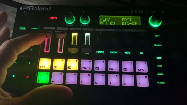 Roland MC-101 - DarkArpeggios смотреть онлайн