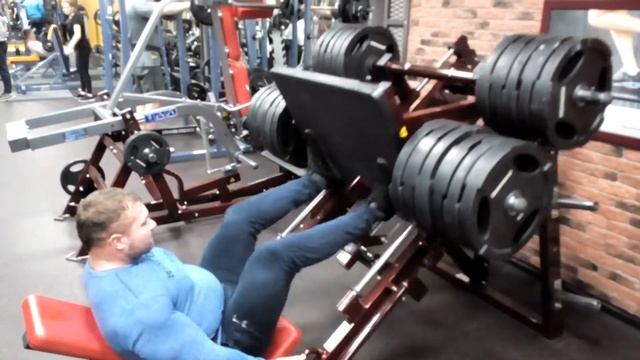 Жим ногами 520кг.Max Zhuikov. Fitbody смотреть онлайн