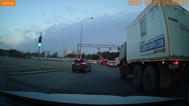 Тойота на красный!!! смотреть онлайн