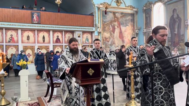 Утреня Великой Пятницы с чтением 12-ти Страстных Евангелий. смотреть онлайн