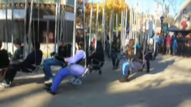 Freaky Creatures to Swarm Six Flags смотреть онлайн