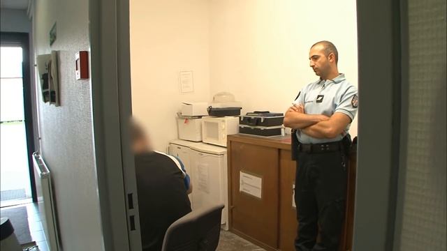 POLICE : Un interrogatoire qui fait froid dans le dos смотреть онлайн