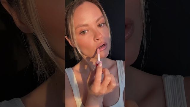 МАКИЯЖ ГУБ ? карандашом и блеском. Ищи названия и оттенки в комментариях. Пожалуйста 200 лайков?? смотреть онлайн