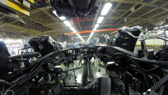 Установка двигателя спереди. АВЗ КАМАЗ Главный сборочный конвейер.