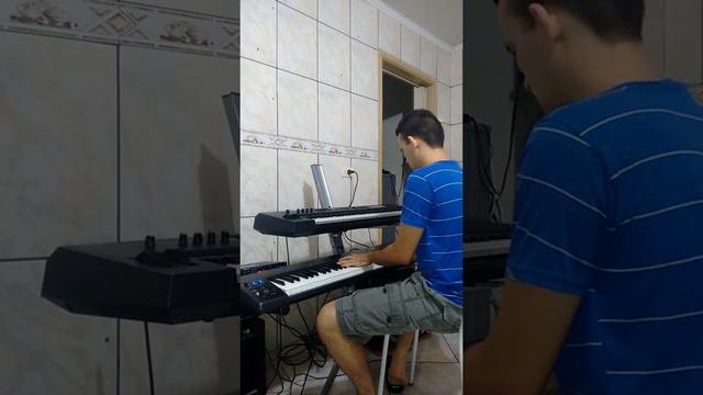 Yamaha Mx61 vs P-85 смотреть онлайн
