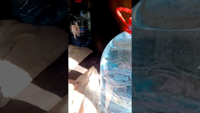 Поджигаем бумагу от бутылки с водой смотреть онлайн