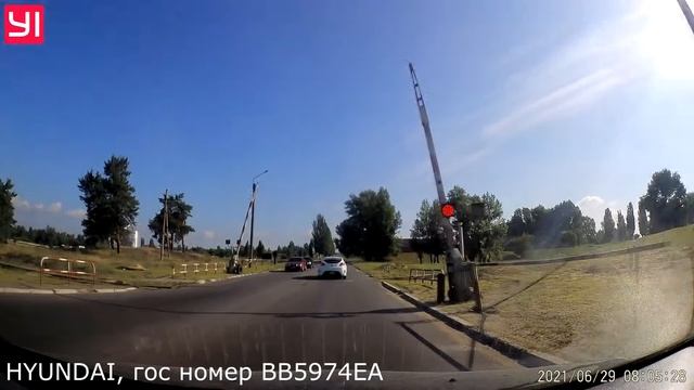 Проезд на запрещающий сигнал на ЖД переезде смотреть онлайн