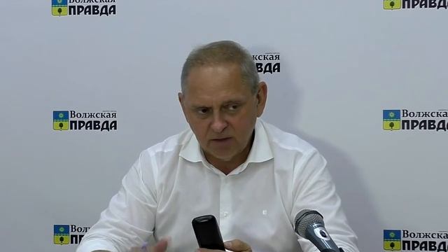 Ремонт дороги на улице Горького: Игорь Воронин на "прямой линии" в "Волжской правде" смотреть онлайн