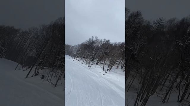 Съзжаю по серпантину длиной 6км и пытаюсь это снять на телефон в руке смотреть онлайн