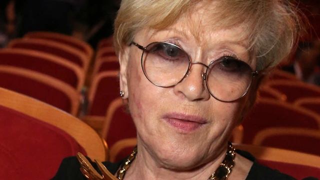 “Какие глазки!” Внучка Алисы Фрейндлих впервые показала лицо 11-месячной дочери смотреть онлайн