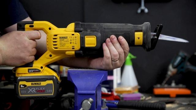 NEW DEWALT Gen2 54v Flexvolt Reciprocating Saw (DCS389) смотреть онлайн