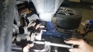 Пошаговая методика замены задних колодок ручника + ступица на IX 35 Хендай