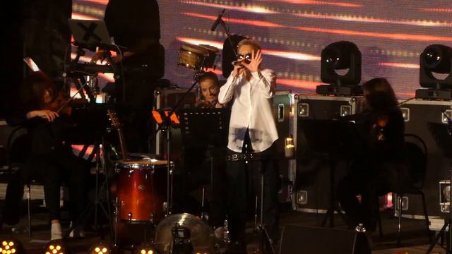 Сурганова и оркестр - Ржавый ангел (SUMMER STAGE, Москва,12.08.2022) смотреть онлайн