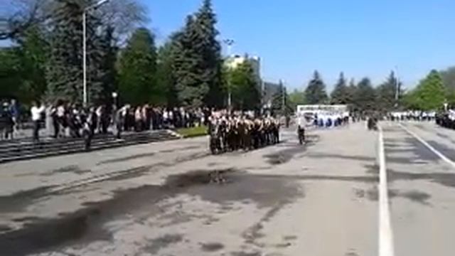 МАРШИРОВКА ГИМНАЗИИ ЧЕРКЕССКА. 3 смотреть онлайн