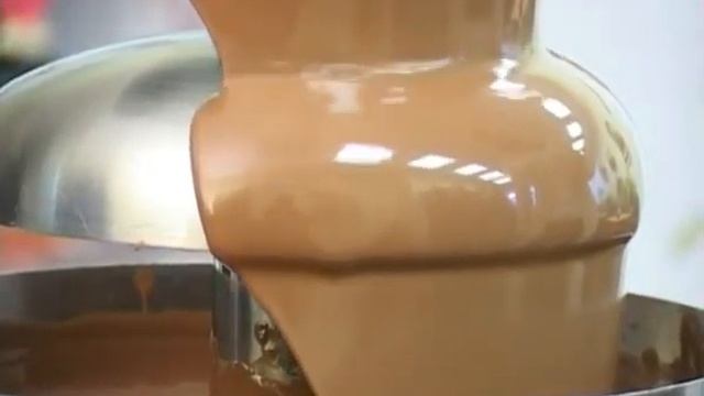 Шоколадный фонтан в действие) Http://vk.com/choco_rai