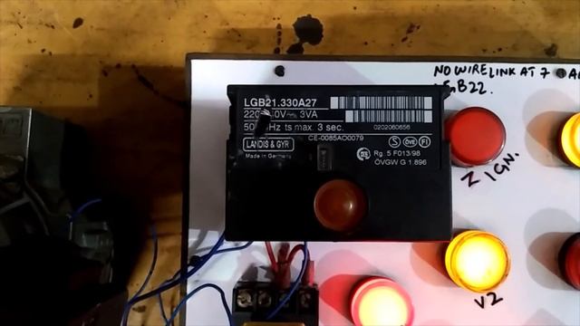 LGB21.330A27 Gas Burner Controller Checking on Test Bench смотреть онлайн